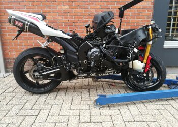 R1 2008 gedemonteerd, alle onderdelen op de webshop 