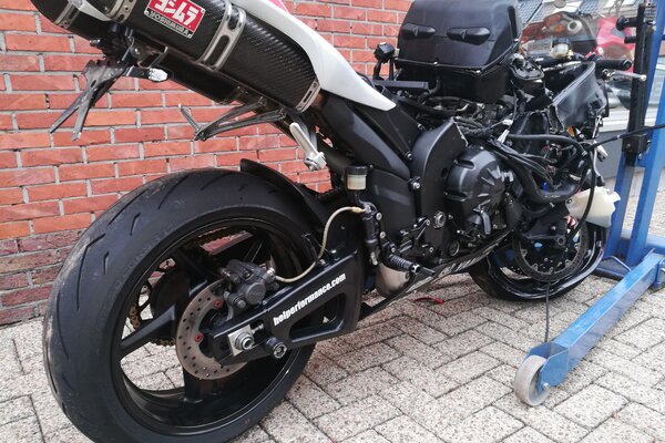 R1 2008 gedemonteerd, alle onderdelen op de webshop 